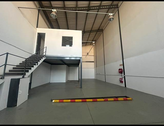 284M² WAREHOUSE TO LET IN MEADOWDALE