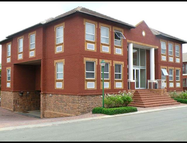 112M² BUILDING TO LET IN FOURWAYS