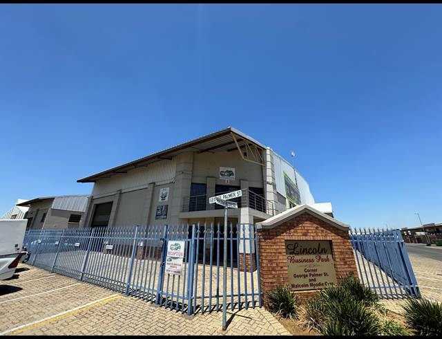 620M² WAREHOUSE TO LET IN JET PARK