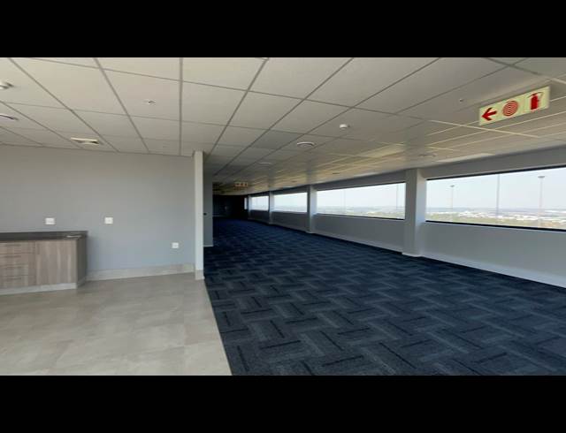 4,631M² WAREHOUSE TO LET IN AIRPORT PARK