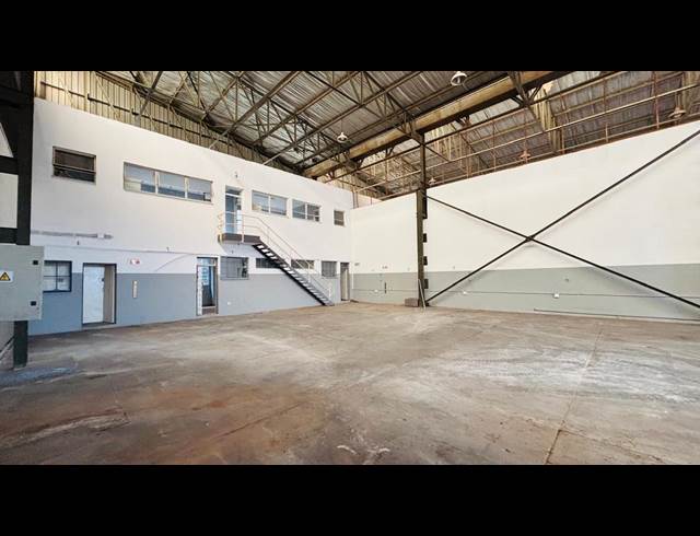 656M² WAREHOUSE TO LET IN LEA GLEN