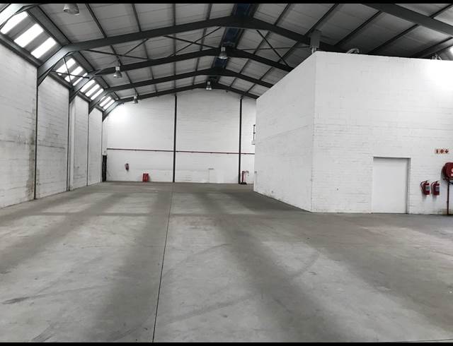 702M² WAREHOUSE RENTED IN EPPING INDUSTRIAL