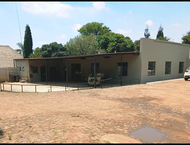 Business property to rent in BRENTWOOD PARK