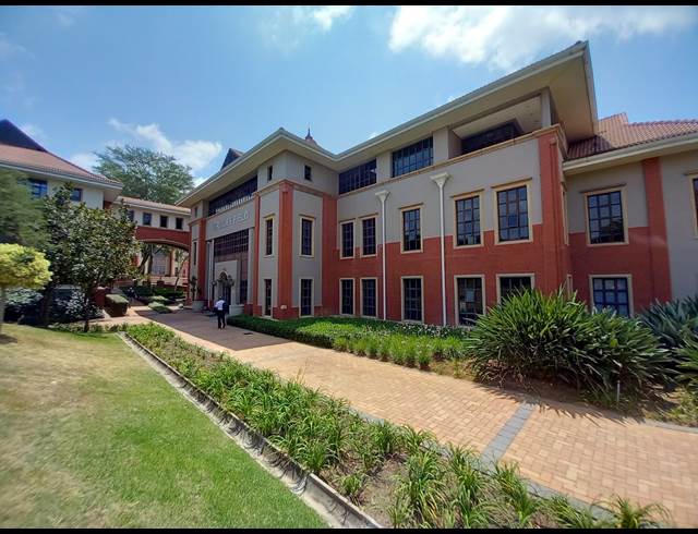 113M² OFFICE TO LET IN BRYANSTON