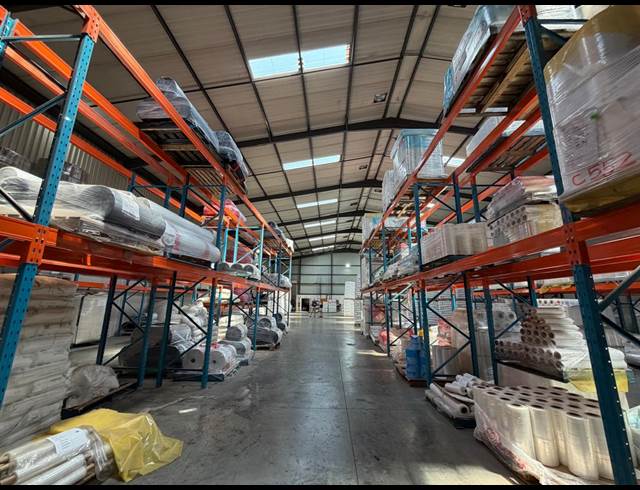 2,100M² WAREHOUSE TO LET IN CLAYVILLE