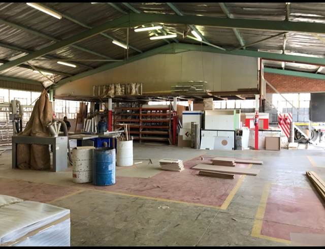 2,400M² WAREHOUSE TO LET IN STRIJDOMPARK