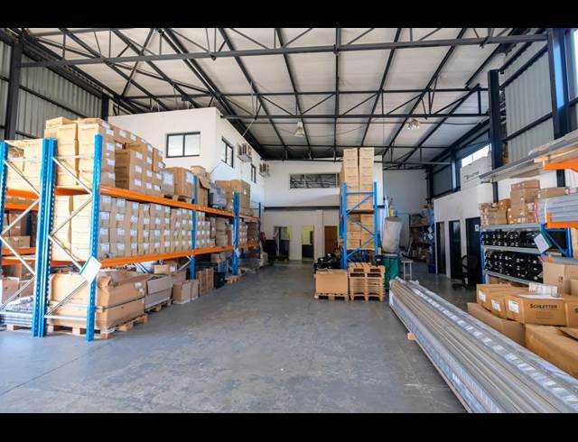 452M² WAREHOUSE TO LET IN LONGMEADOW