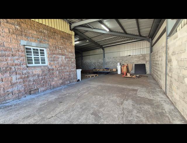 2,330M² WAREHOUSE TO LET IN RETREAT