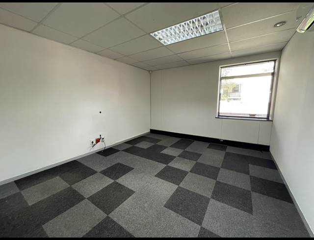 725M² OFFICE TO LET IN BRYANSTON