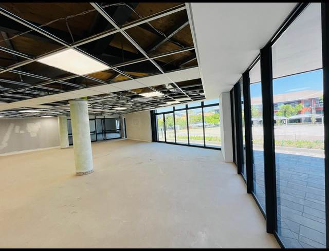 565M² OFFICE TO LET IN VORNA VALLEY