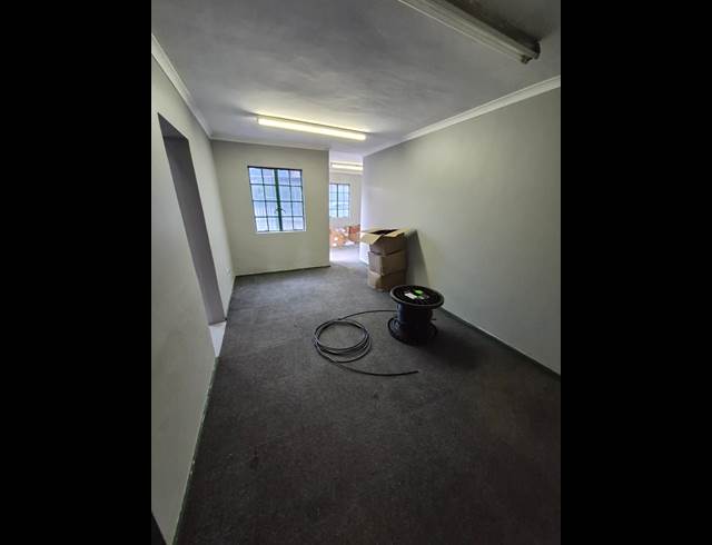 383M² WAREHOUSE TO LET IN BRIARDENE