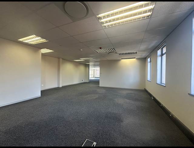 898M² OFFICE TO LET IN SANDTON CENTRAL