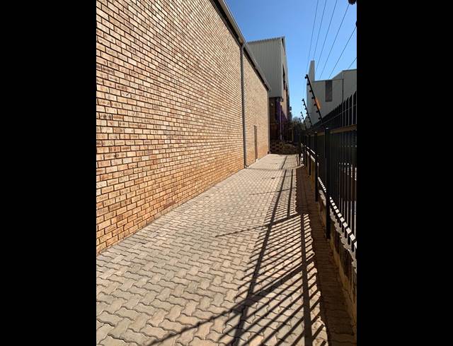 410M² WAREHOUSE TO LET IN STRIJDOMPARK