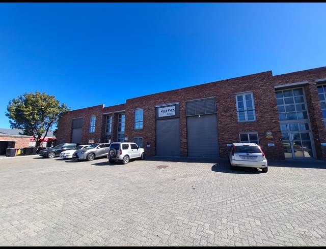 338M² WAREHOUSE TO LET IN STIKLAND INDUSTRIAL