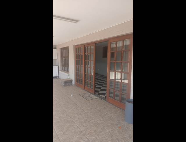 M² OFFICE TO LET IN WENTWORTH PARK