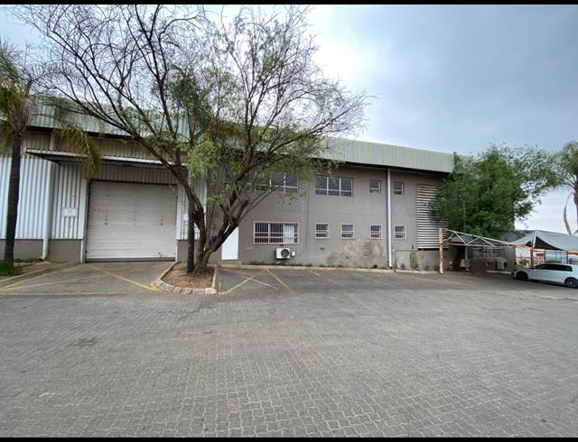 1,359M² WAREHOUSE TO LET IN HALFWAY HOUSE