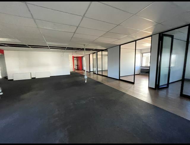 700M² OFFICE TO LET IN BRYANSTON