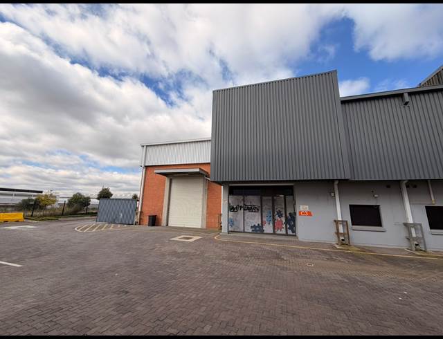530M² WAREHOUSE TO LET IN LONGLAKE