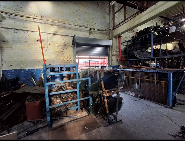1,048M² WAREHOUSE TO LET IN CHISELHURST