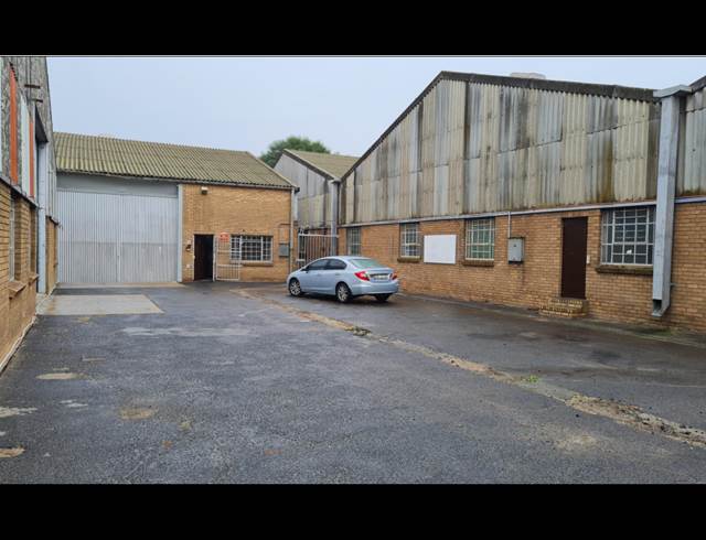 658M² WAREHOUSE TO LET IN TRIANGLE FARM