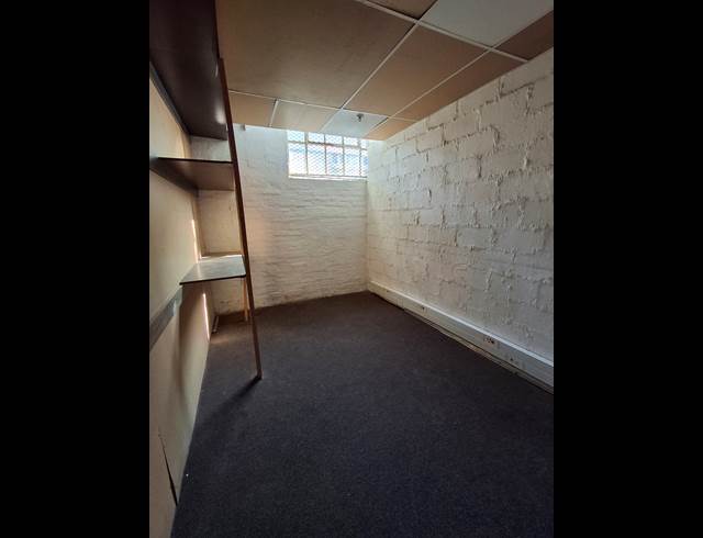 261M² WAREHOUSE TO LET IN CHISELHURST