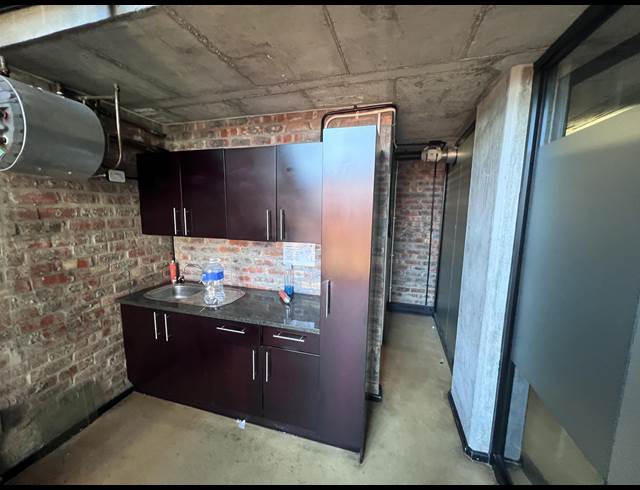 200M² OFFICE TO LET IN WOODSTOCK