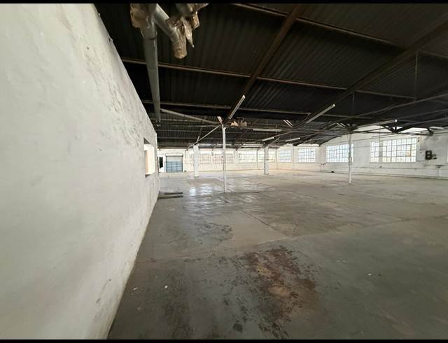 1,159M² WAREHOUSE TO LET IN INDUSTRIA