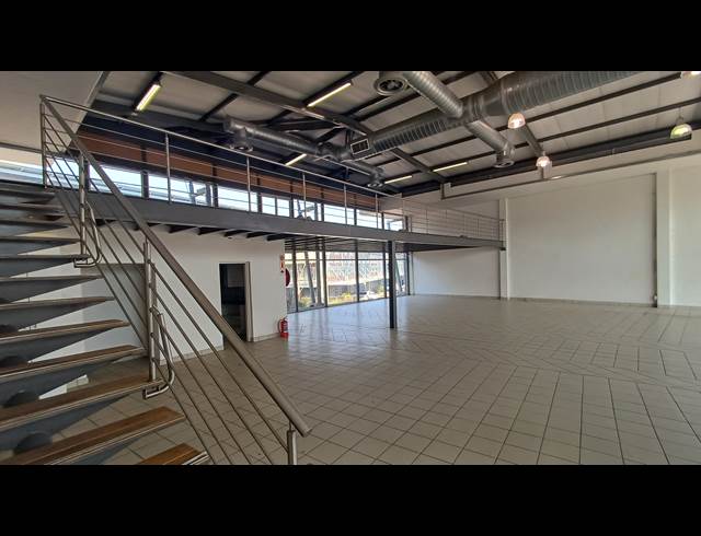 388M² RETAIL TO LET IN RIVERSIDE PARK