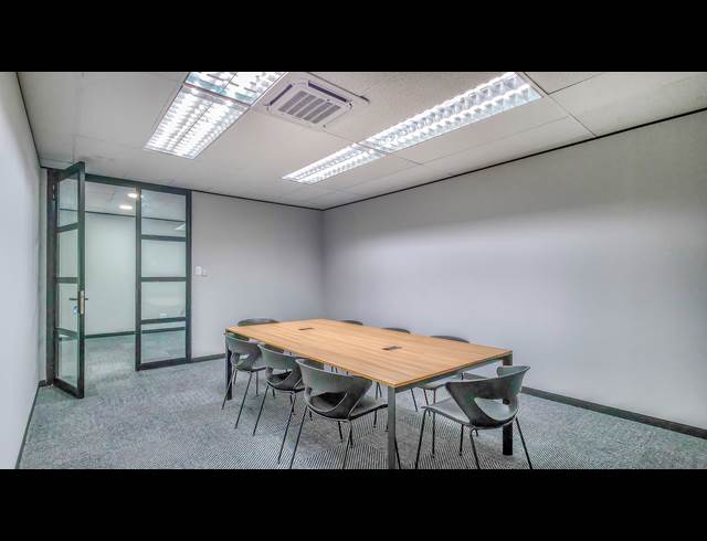 86M² BUSINESS CENTRE TO LET IN SUNNINGHILL