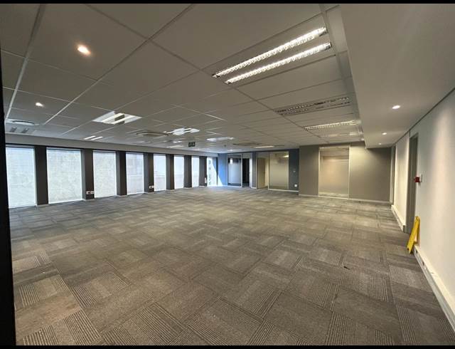 386.50M² BUILDING TO LET IN FORESHORE