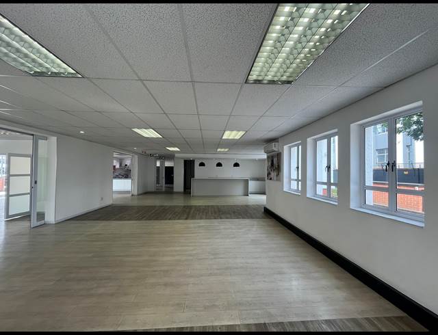 1,224M² OFFICE TO LET IN BRYANSTON
