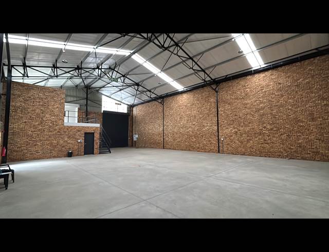 404M² WAREHOUSE TO LET IN BARTLETT