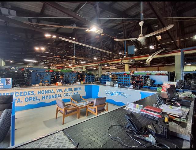 1,048M² WAREHOUSE TO LET IN CHISELHURST