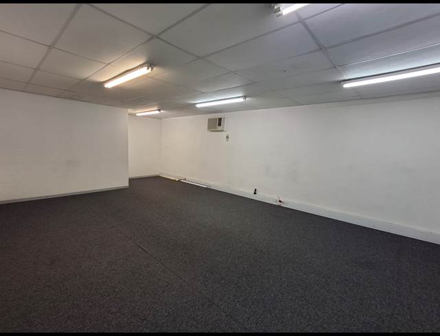 11,500M² WAREHOUSE TO LET IN WOODBROOK