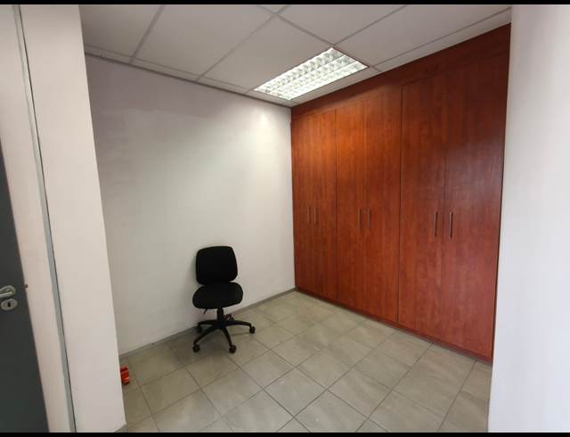 115M² OFFICE TO LET IN FOURWAYS