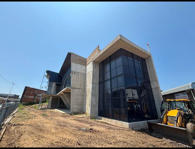 2,000M² WAREHOUSE TO LET IN PARK HILL