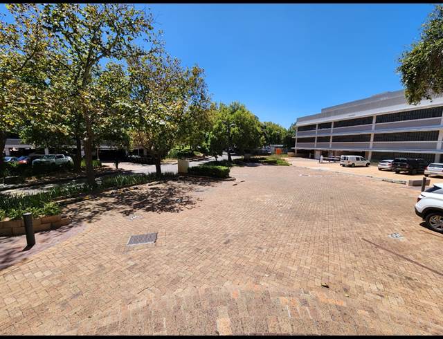 1,960M² OFFICE TO LET IN MOWBRAY
