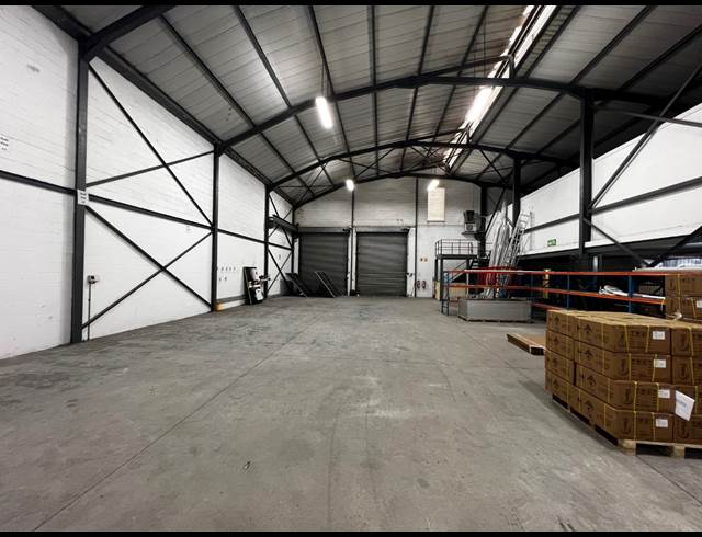 900M² WAREHOUSE TO LET IN AIRPORT INDUSTRIA