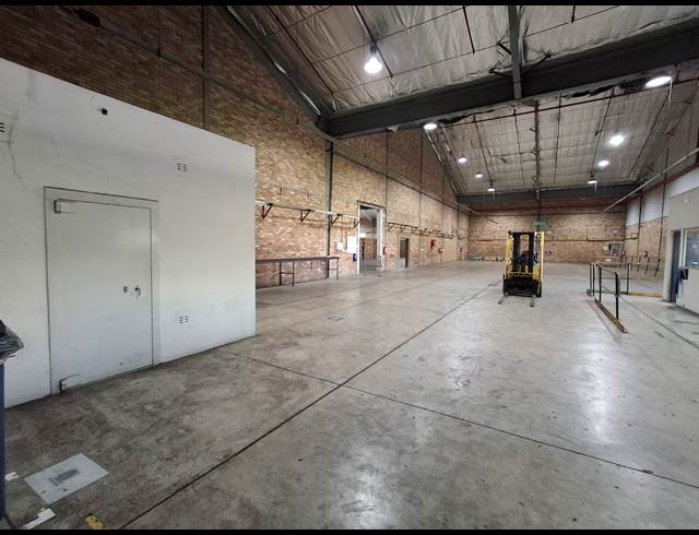 11,500M² WAREHOUSE TO LET IN WOODBROOK