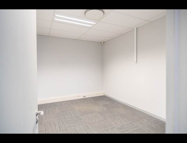 866M² OFFICE TO LET IN PARKHAVEN