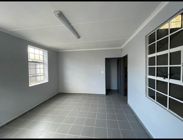 250M² WAREHOUSE RENTED IN STIKLAND INDUSTRIAL