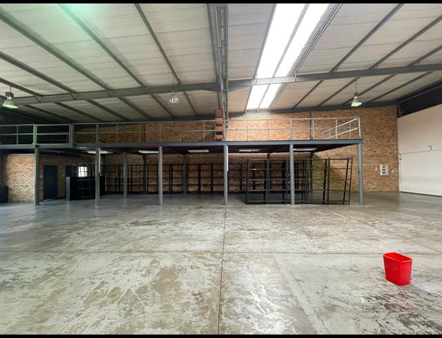 555M² WAREHOUSE TO LET IN RANDJESPARK