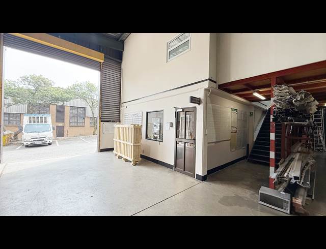 422.54M² WAREHOUSE TO LET IN MEADOWDALE