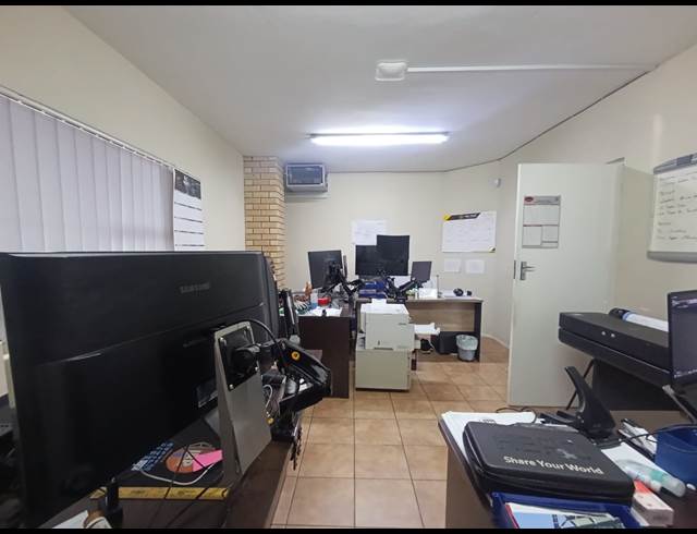 1,397M² WAREHOUSE TO LET IN MAHOGANY RIDGE