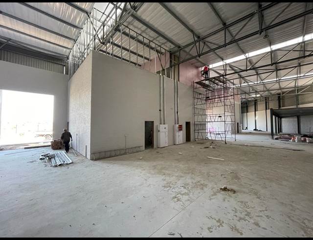 428M² WAREHOUSE TO LET IN STIKLAND INDUSTRIAL