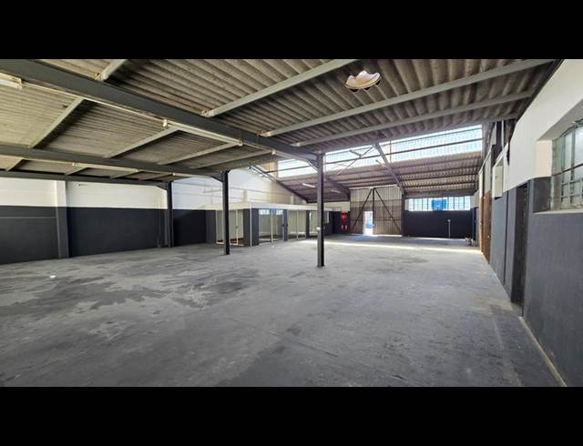 INDUSTRIAL PROPERTY TO RENT IN PAROW EAST