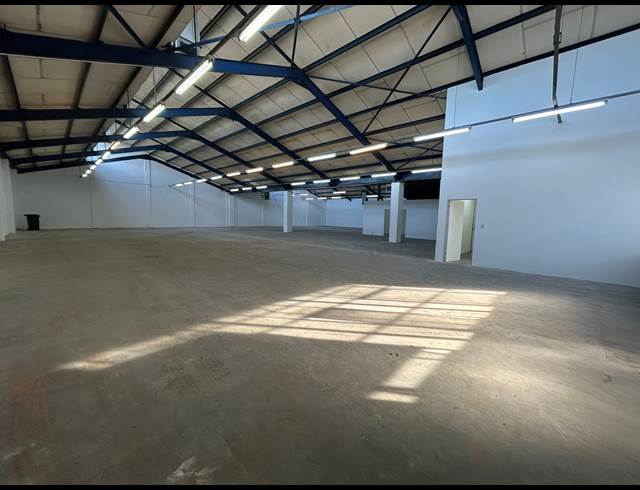 925M² WAREHOUSE TO LET IN PAROW INDUSTRIAL