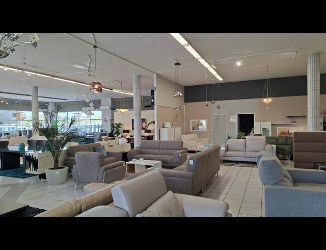 340M² RETAIL TO LET IN RIVERSIDE PARK