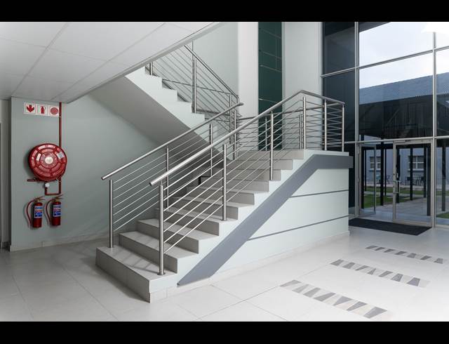 586M² OFFICE TO LET IN VORNA VALLEY