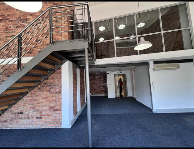 109M² OFFICE TO LET IN GREEN POINT
